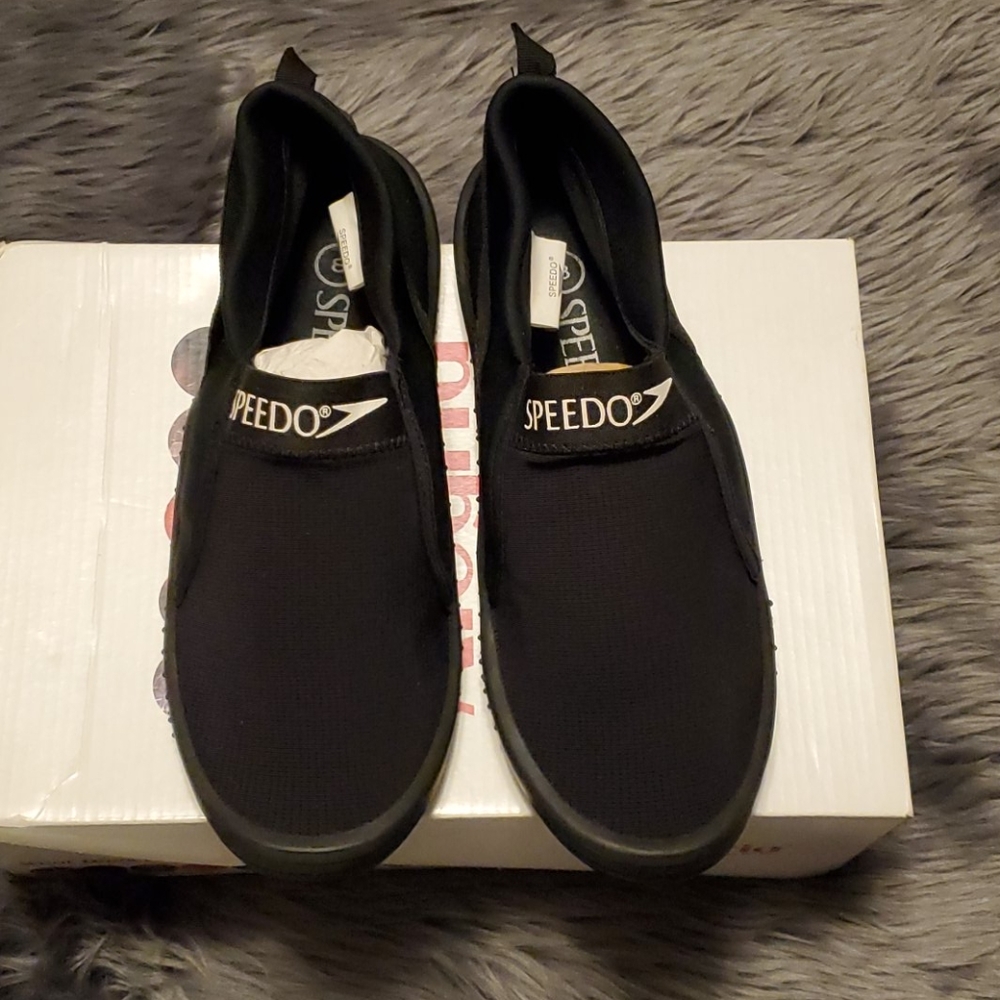 Men water shoe